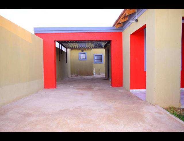 4 BEDROOM HOUSE FOR SALE IN NALEDI